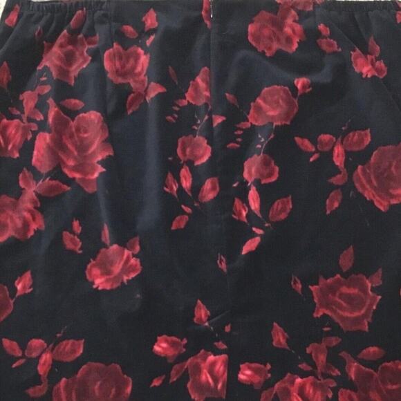 TALBOTS Woman Black Velour Velvet Red Rose Floral Lined Midi Pencl Skirt 24W - Picture 4 of 8